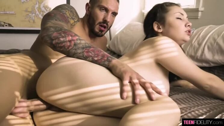 [TeenFidelity] - Young Brunette Lenna Lux Gets Facial With Quinton James