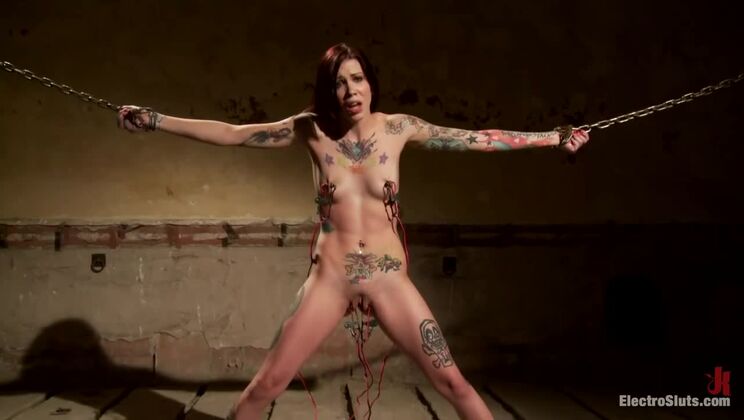 [Electrosluts] - Krysta Kaos and Bobbi Starr: Strap-on Slave Training - Krysta Kaos - Bobbi Starr