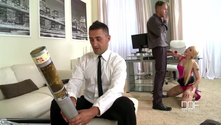 Lola Taylor: Deepthroat Queen