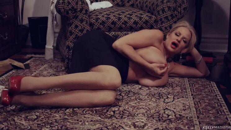 [KellyMadison] - Stocking Stunner Kelly Madison Shows Off - Kelly Madison