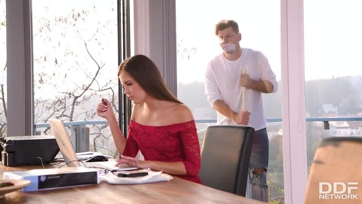 Brunette Babe Cindy Shine Blows