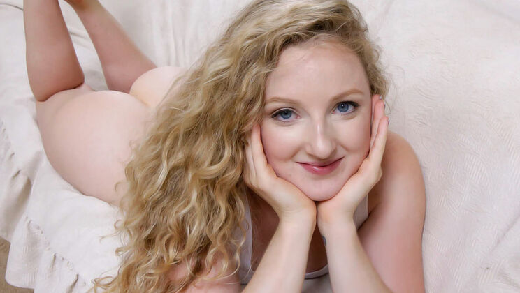 [ExxxtraSmall] - Willow Lynn's Snatch Party