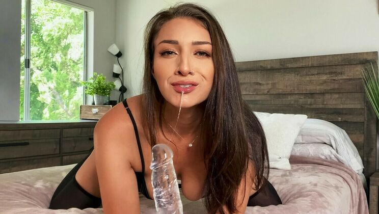 [Babes.com] - A Gift of Masturbation - Bella Rolland