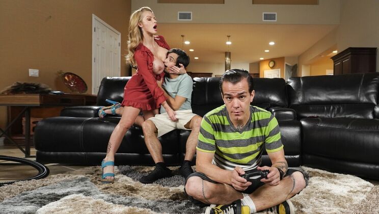 Big Tits Blonde Mom's Pussy Licked!