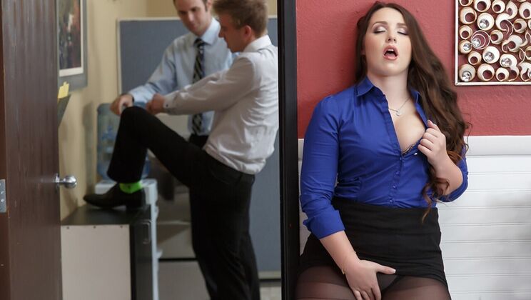 [Brazzers] - Blonde Whore in the Office - Lola Foxx - Danny D