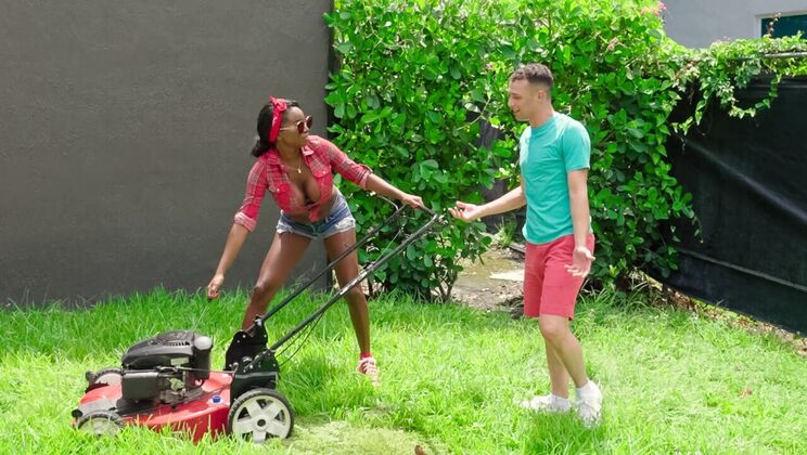 [MilfHunter] - Big Tits Latina Naomi Foxxx Outdoor Sex