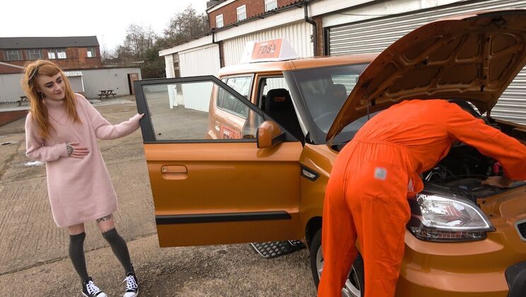 [FakeDrivingSchool] - Minx Squirts on Big Cock in Car