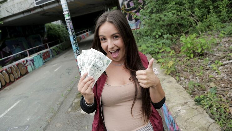 Public Facial with Amateur Me