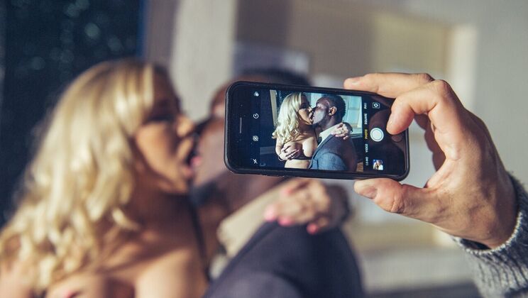 Fake Pub: Medium Tits and Maximum Pleasure