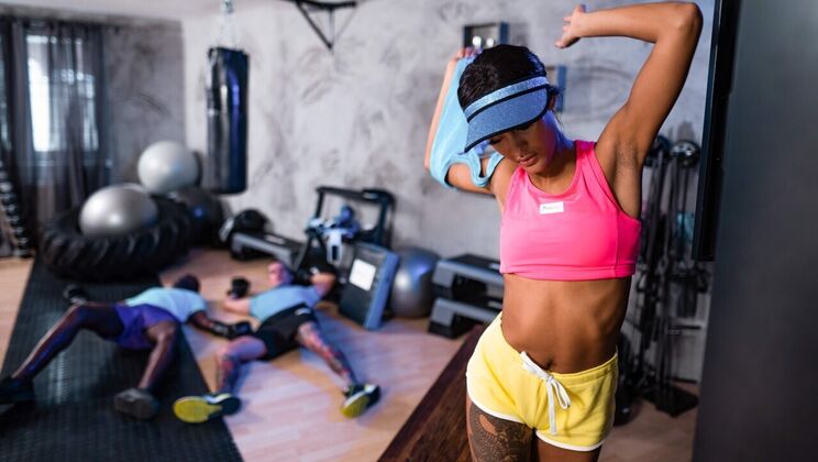 [FitnessRooms] - Deepthroat Double Blowjob with Gym Buddy - Max Dior - Eddy Blackone - Capri Lmonde