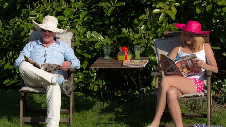 [Oldje] - Cum Swallowing Behind the Scenes - Hugo - Lara Sweet