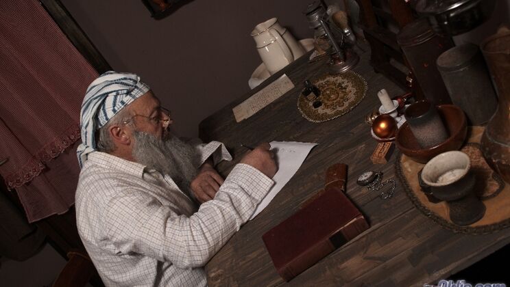 [Oldje] - Handjob and Christmas with Linda Brown - Gustavo - Linda Brown