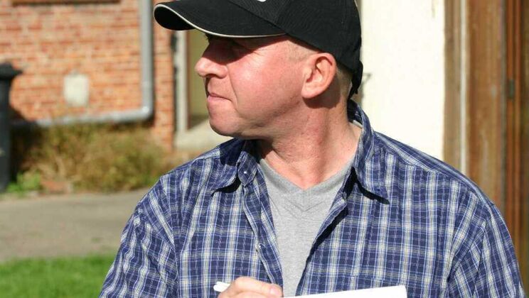 [Oldje] - Sexy Brunette Seduces Young Guy