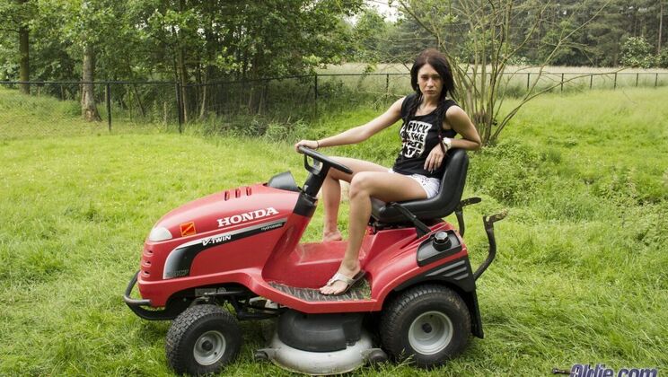 [Oldje] - Dreamy Brunette Farmer Girl