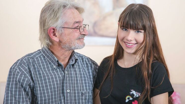 [Oldje] - Handjob and Blowjob from Young Maid - Luna Rival - Olivier