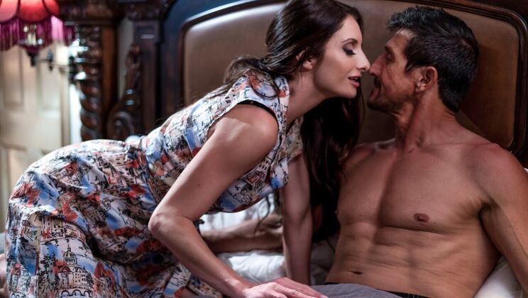 Shaved Pussy Silvia Saige In Missionary Position