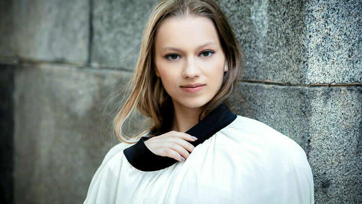 [SexArt] - Outdoor Fun with Flexible Ballerina Mia Split