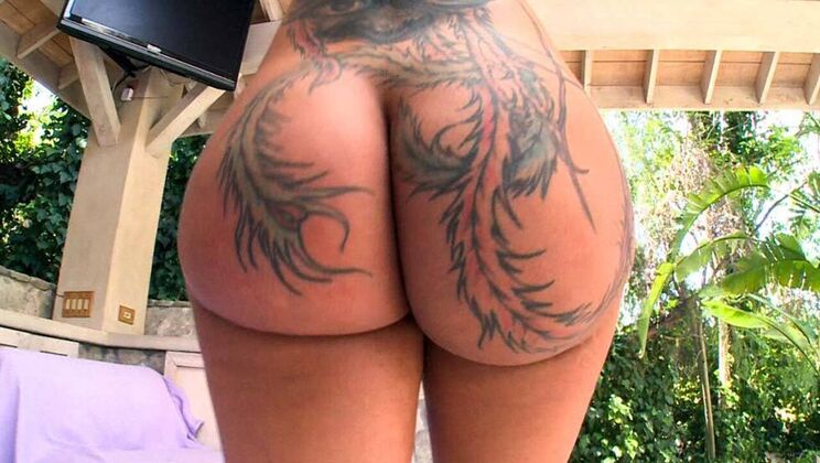 Bella Bellz Gets Down and Dirty