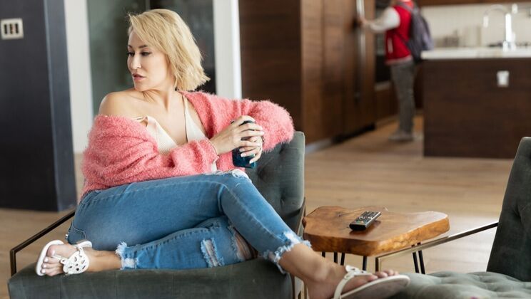 [FamilySinners] - Young Stepson Licks Stepmom's Pussy - Ryan Keely - Joshua Lewis