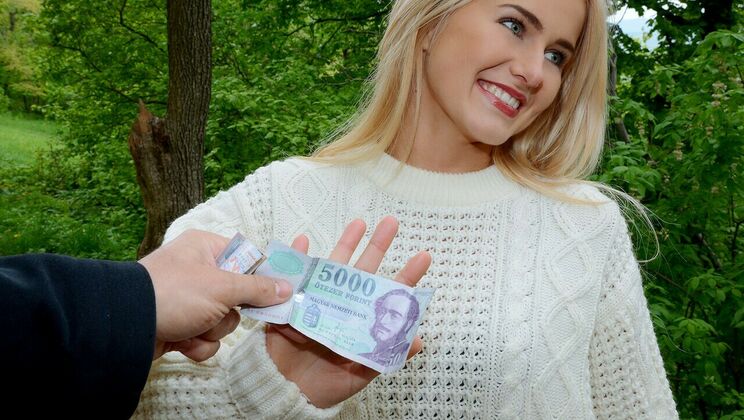 Aisha's Hot Outdoor Sex Experience