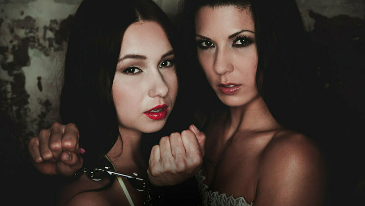 [SexArt] - Kissing and Lesdom: A Fit and Gorgeous Duo - Taylor Sands - Alexa Tomas