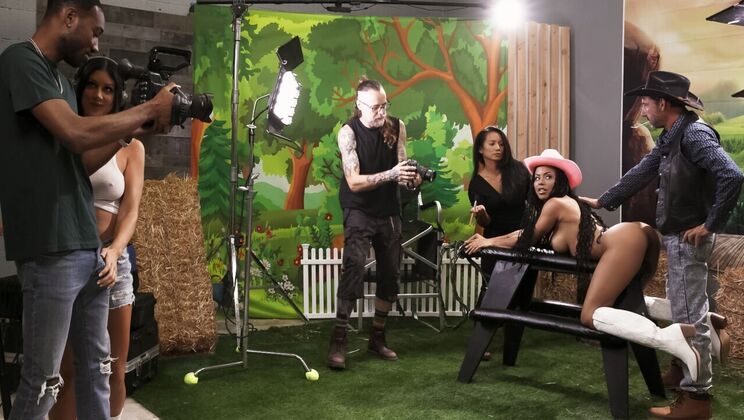 [WorkMeHarder] -  Big Tits and Blowjobs with Kira Noir - Kira Noir - Queenie Sateen - Hollywood Cash