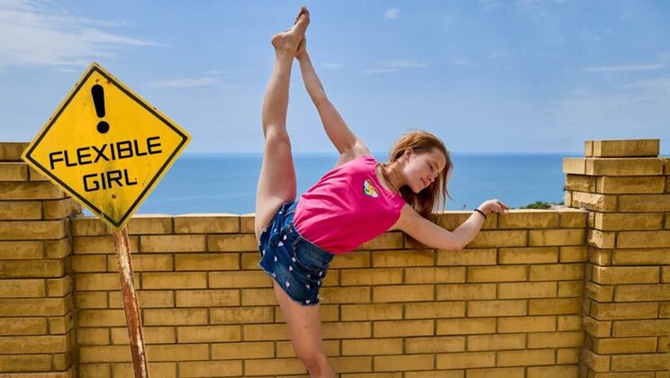 European babe Nicole Murkovski plays with her shaved slit