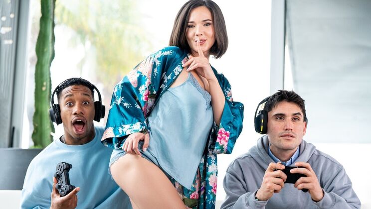 [Brazzers] - Eve Sweet sucks Jesus Reyes' big cock in the shower for a messy facial - Jesus Reyes - Eve Sweet