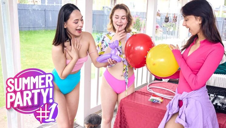[ClubSweethearts] - Roxy Muray & Friends in a Steamy Pussy Licking Scene - Iris Murai - Roxy Muray - Ashly Rabbit
