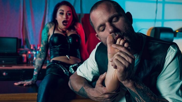 [DigitalPlayground] - Trimmed Pussy Gets Fucked In Bar Scene - Monique Alexander - Scott Nails