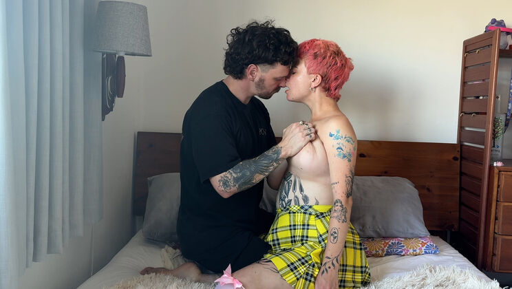 Jesse & Lola Kissing You – Queer Caressing & Seduced