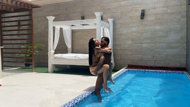 Carel Fucks Ria in the Pool