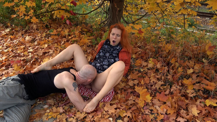 Simona & Leo Kiss and Lick Pussy in Autumn Leaves