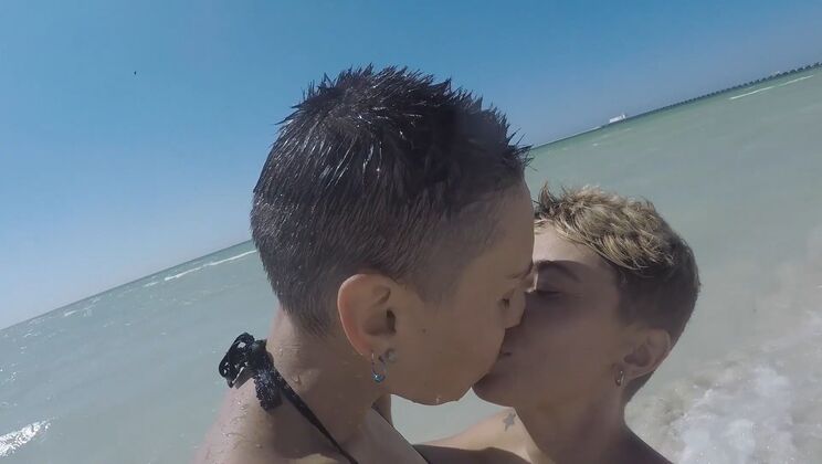 The Mexican Diaries: Face-to-Face Rimming and Kissing